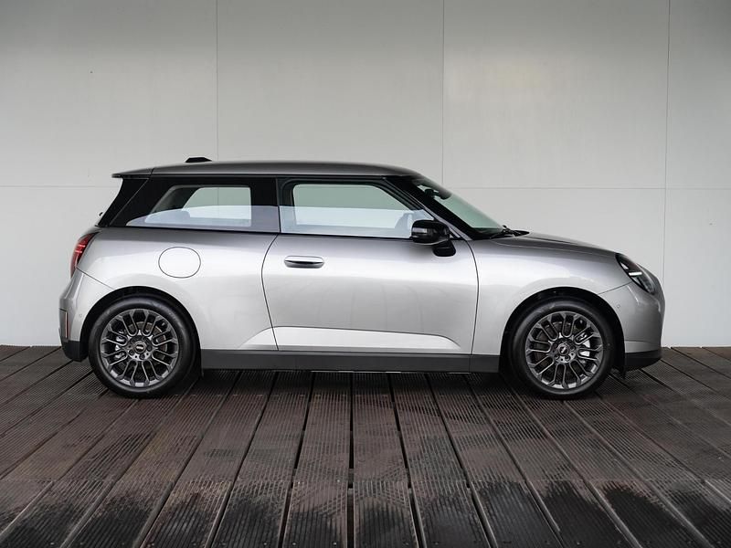 Nieuw Mini Cooper SE Essential 160 kW (218 PK) 2025 Zilver Hatchback