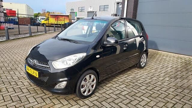 Zwart Occasion 2012 Hyundai i10 Hatchback | € 2.250 (Goede deal) - Afbeelding 1/4