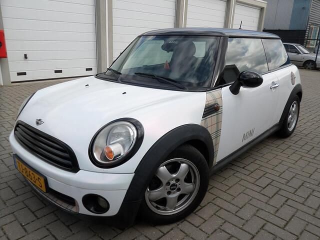 Occasion Mini ONE 95 PK (69 kW) 2007 Rood (metallic) Hatchback