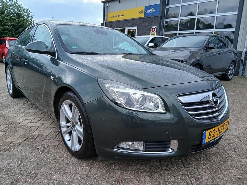 Groen Gebruikt 2009 Opel Insignia Sport Hatchback | € 5.795 (Eerlijke prijs) - Afbeelding 1/4