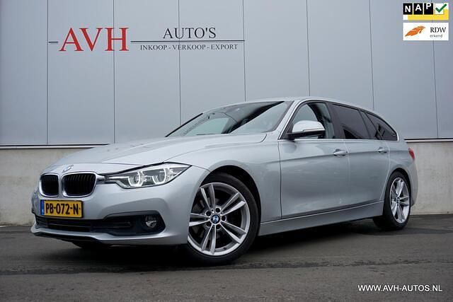 Grijs Gebruikt 2017 BMW 320 Executive Stationwagen | € 14.950 (Super prijs) - Afbeelding 1/4