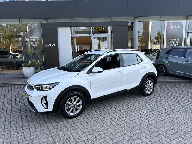 Wit Gebruikt 2024 Kia Stonic SUV | € 24.945 (Duur) - Afbeelding 1/3