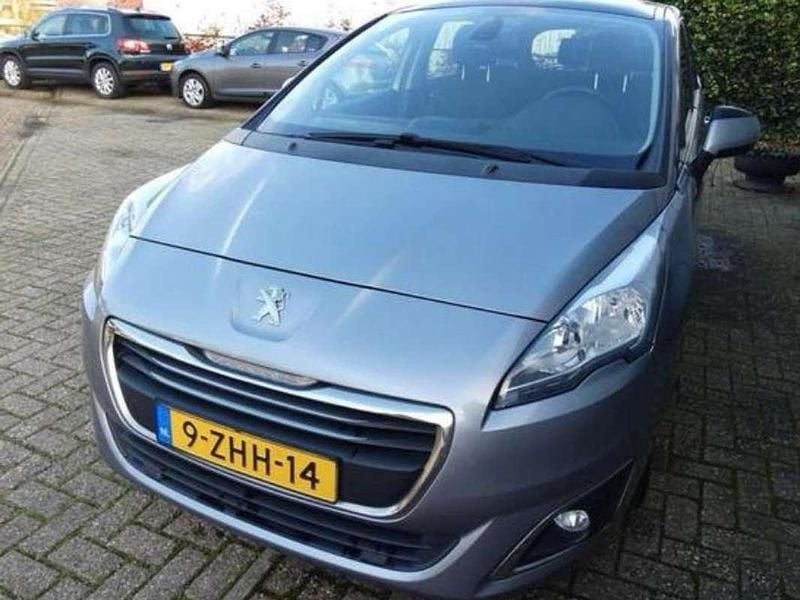 Grijs Gebruikt 2015 Peugeot 5008 Active MPV | € 8.499 (Iets duurder) - Afbeelding 1/4