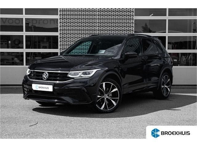 Zwart Gebruikt 2023 VW Tiguan Business+ SUV | € 42.845 (Iets duurder) - Afbeelding 1/4