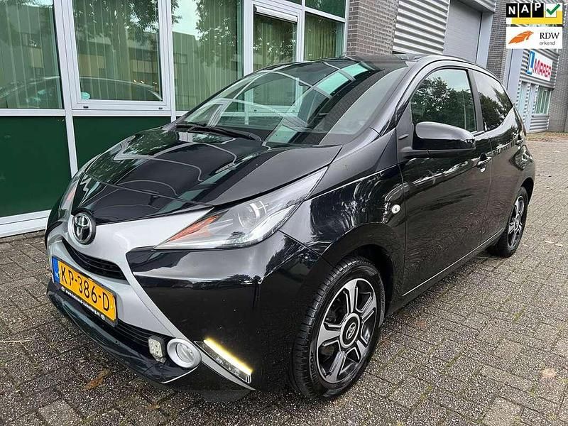 Zwart Gebruikt 2016 Toyota Aygo Sport Hatchback | € 5.250 (Eerlijke prijs) - Afbeelding 1/4