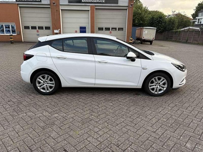 Wit Gebruikt 2016 Opel Astra Hatchback | € 8.500 (Goede deal) - Afbeelding 1/4