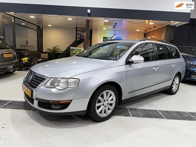 Grijs Gebruikt 2010 VW Passat Stationwagen | € 3.495 (Eerlijke prijs) - Afbeelding 1/4