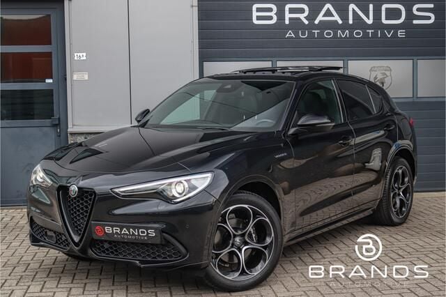 Zwart Gebruikt 2022 Alfa Romeo Stelvio Veloce SUV | € 50.950 (Eerlijke prijs) - Afbeelding 1/4