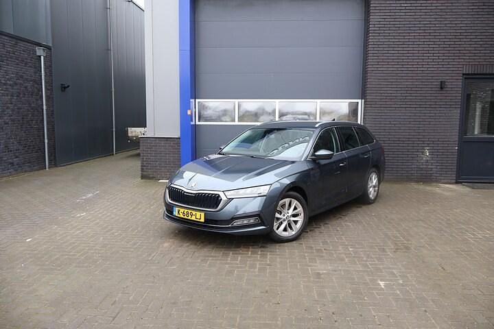 Occasion Skoda Octavia Business Line 2021 Grijs (metallic) Stationwagen