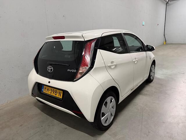 Occasion Toyota Aygo X-play 69 PK (50 kW) 2016 Wit Hatchback