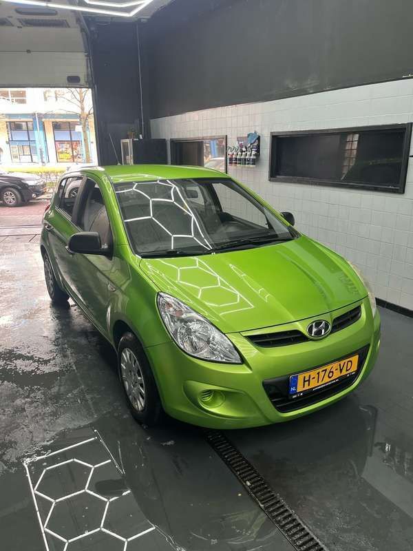 Groen Gebruikt 2010 Hyundai i20 Comfort Sedan | € 2.500 (Eerlijke prijs) - Afbeelding 1/4