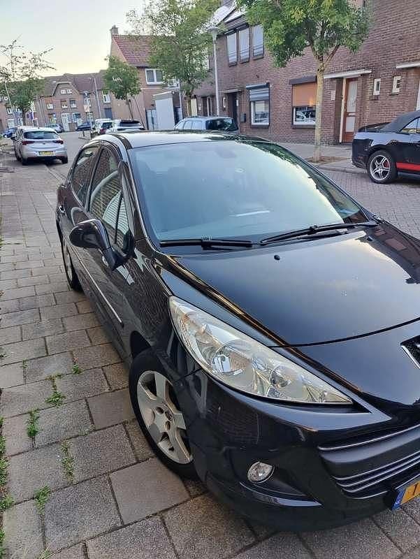 Zwart Gebruikt 2009 Peugeot 207 Hatchback | € 1.499 (Goede deal) - Afbeelding 1/4