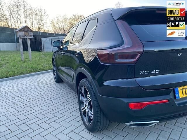 Zwart Gebruikt 2018 Volvo XC40 Inscription SUV | € 30.000 (Eerlijke prijs) - Afbeelding 1/4