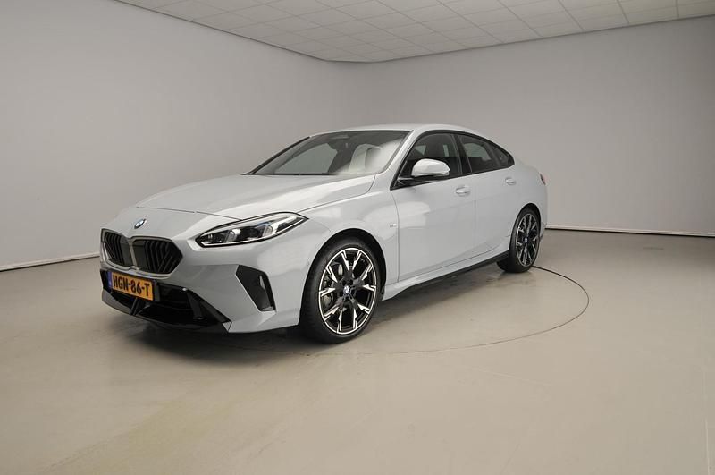 Grijs Gebruikt 2025 BMW 220 M Sport Coupé | € 36.900 (Super prijs) - Afbeelding 1/4