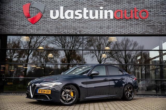 Grijs Gebruikt 2019 Alfa Romeo Giulia Tech Edition Sedan | € 28.950 (Eerlijke prijs) - Afbeelding 1/4