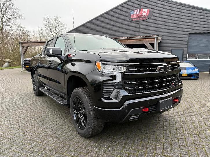 Zwart Occasion 2024 Chevrolet Silverado Van | € 67.500 (Eerlijke prijs) - Afbeelding 1/4