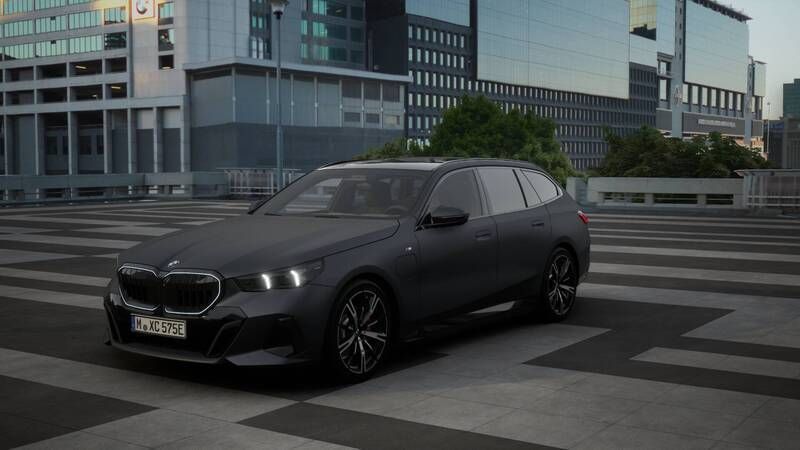 Grijs Nieuw 2025 BMW 530e M Sport Stationwagen | € 93.467 (Iets duurder) - Afbeelding 1/4