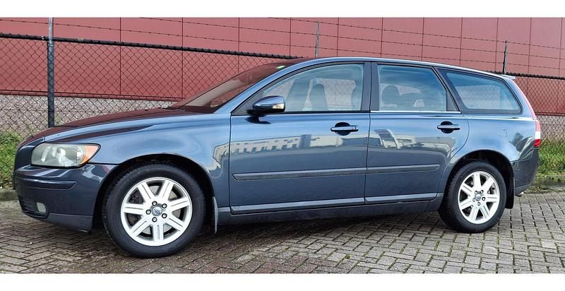 Blauw Gebruikt 2005 Volvo V50 Momentum Stationwagen | € 3.999 (Eerlijke prijs) - Afbeelding 1/4
