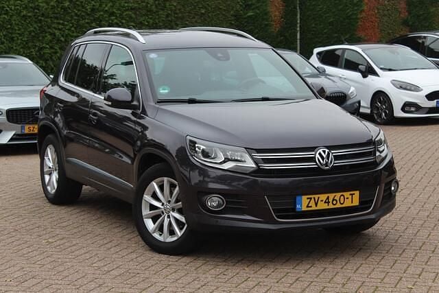 Grijs Gebruikt 2015 VW Tiguan R-line Edition SUV | € 15.950 (Goede deal) - Afbeelding 1/4