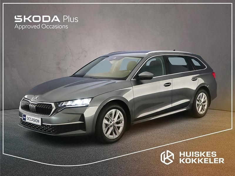 Grijs Gebruikt 2024 Skoda Octavia Selection Stationwagen | € 32.900 - Afbeelding 1/4