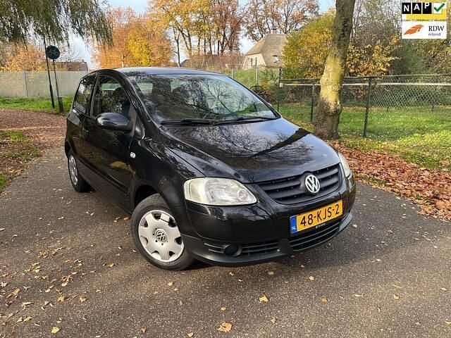 Zwart Occasion 2010 VW Fox Trendline Hatchback | € 1.350 (Eerlijke prijs) - Afbeelding 1/4