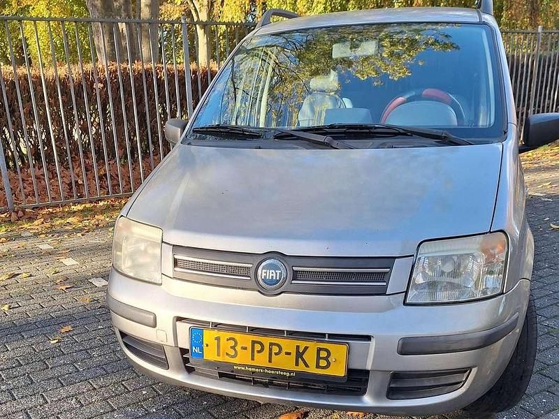 Grijs Gebruikt 2004 Fiat Panda Emotion Hatchback | € 1.850 (Iets duurder) - Afbeelding 1/4