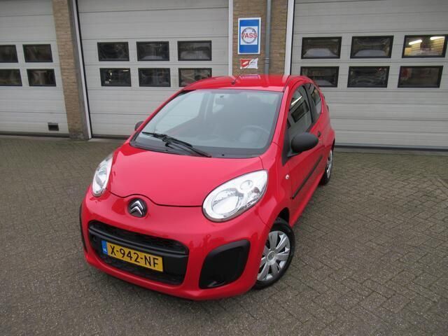 Rood Gebruikt 2013 Citroën C1 Attraction Hatchback | € 3.950 (Eerlijke prijs) - Afbeelding 1/4