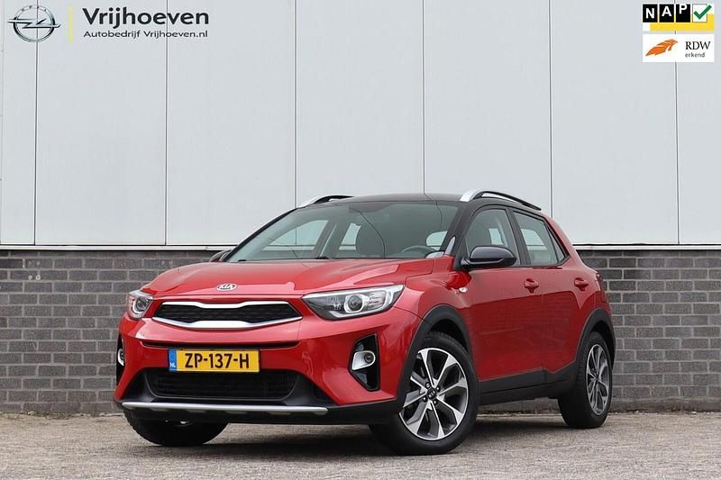 Rood Occasion 2019 Kia Stonic SUV | € 13.950 (Eerlijke prijs) - Afbeelding 1/4