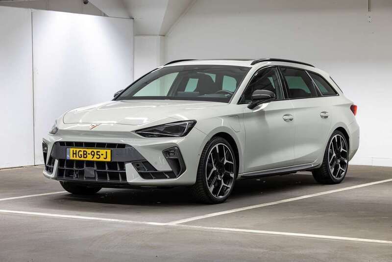 Grijs Gebruikt 2025 Cupra Leon VZ Stationwagen | € 48.990 - Afbeelding 1/4
