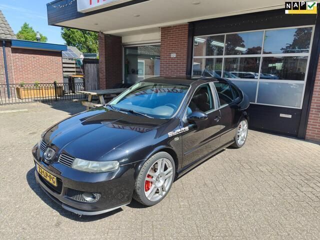Zwart Gebruikt 2003 Seat Leon Hatchback | € 7.995 - Afbeelding 1/4