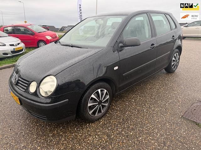 Zwart Gebruikt 2002 VW Polo Comfortline Hatchback | € 1.799 (Iets duurder) - Afbeelding 1/4