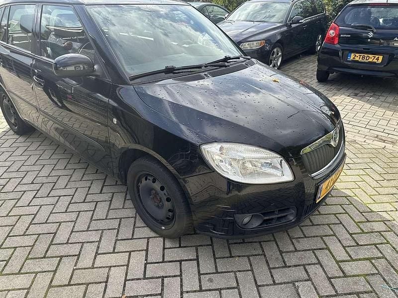 Zwart Gebruikt 2008 Skoda Fabia Ambiente Hatchback | € 2.100 (Eerlijke prijs) - Afbeelding 1/4