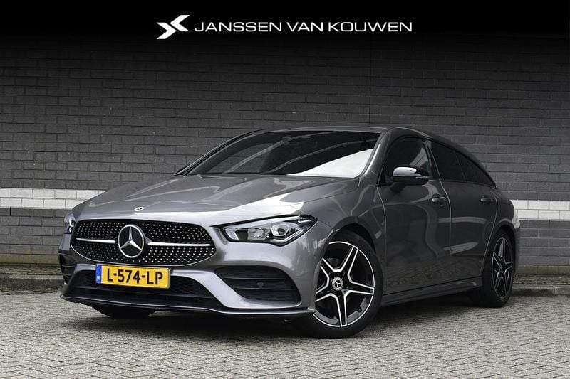 Grijs (metallic) Gebruikt 2021 Mercedes CLA180 Shooting Brake Business Stationwagen | € 27.500 (Eerlijke prijs) - Afbeelding 1/3