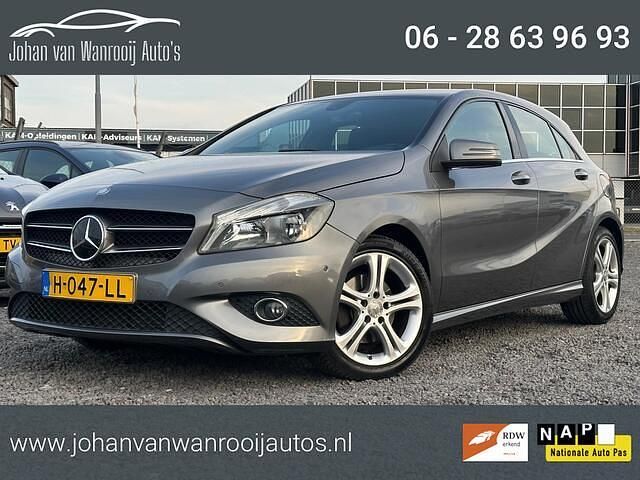 Grijs Gebruikt 2014 Mercedes A180 Ambition Hatchback | € 10.950 (Eerlijke prijs) - Afbeelding 1/4