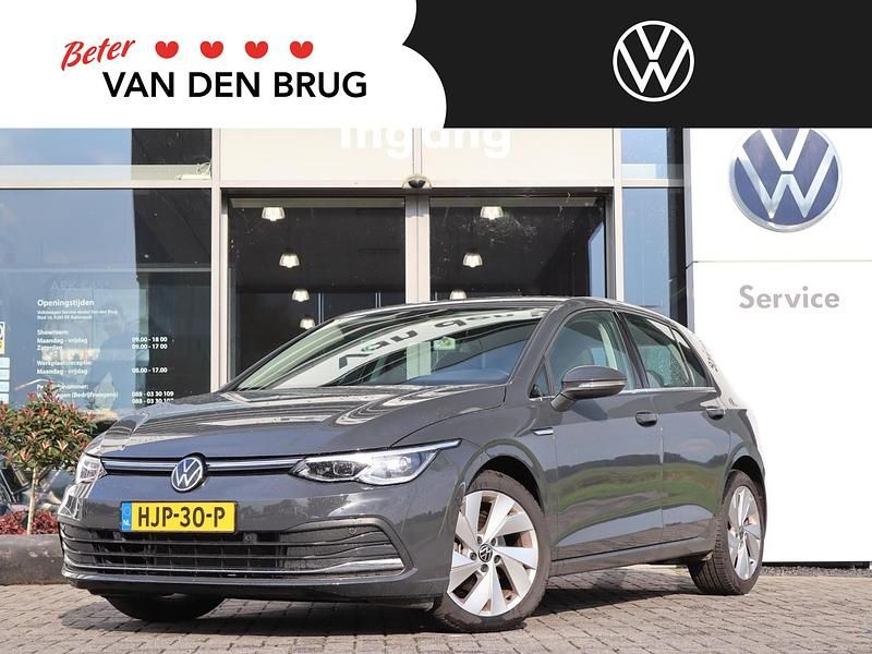 Grijs Gebruikt 2021 VW Golf VIII Style Hatchback | € 27.945 (Eerlijke prijs) - Afbeelding 1/4