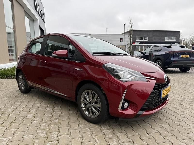 Occasion Toyota Yaris Executive 101 PK (74 kW) 2018 Rood Hatchback