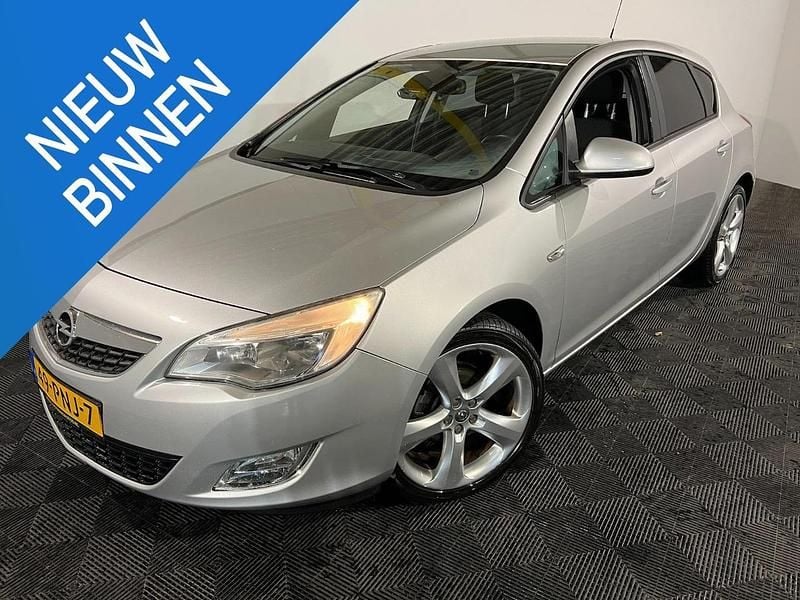 Grijs Gebruikt 2011 Opel Astra Edition Hatchback | € 3.350 (Goede deal) - Afbeelding 1/4