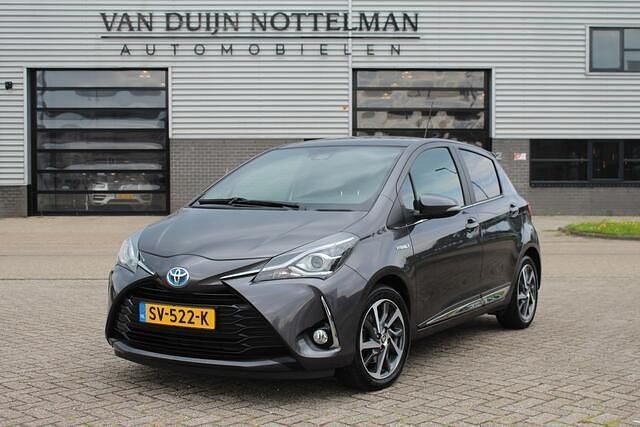 Grijs Gebruikt 2018 Toyota Yaris Premium Hatchback | € 14.950 (Eerlijke prijs) - Afbeelding 1/4