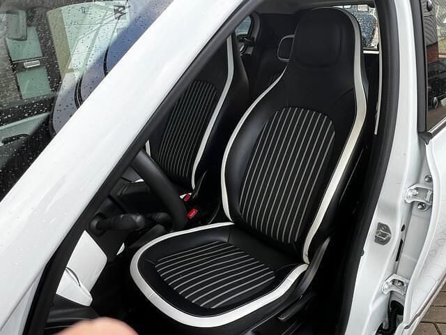 Occasion Renault Twingo Intens 67 PK (49 kW) 2022 Wit Hatchback