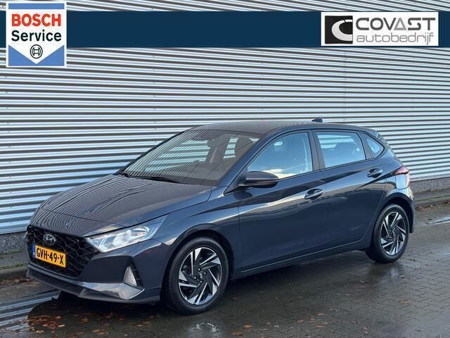 Grijs, metallic lak Gebruikt 2023 Hyundai i20 Comfort Hatchback | € 16.950 (Eerlijke prijs) - Afbeelding 1/4