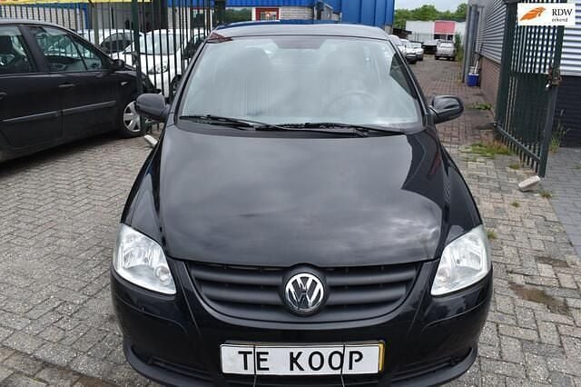 Zwart Gebruikt 2005 VW Fox Trendline Hatchback | € 1.750 (Eerlijke prijs) - Afbeelding 1/4