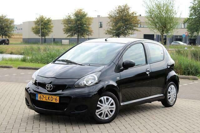 Zwart Gebruikt 2010 Toyota Aygo Comfort Hatchback | € 2.999 (Eerlijke prijs) - Afbeelding 1/4