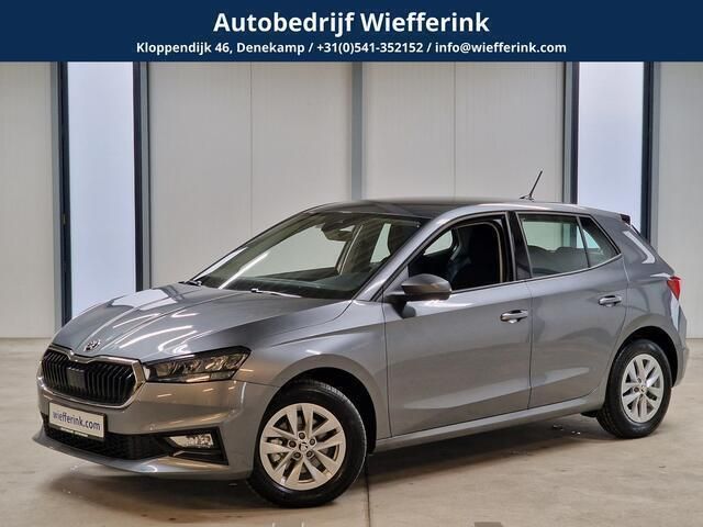 Grijs Gebruikt 2024 Skoda Fabia Business Line Hatchback | € 26.950 (Iets duurder) - Afbeelding 1/4