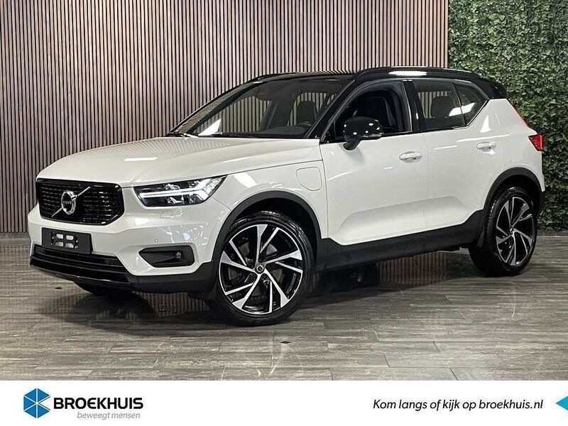 Wit, metallic lak Gebruikt 2020 Volvo XC40 R-Design SUV | € 32.900 (Eerlijke prijs) - Afbeelding 1/3