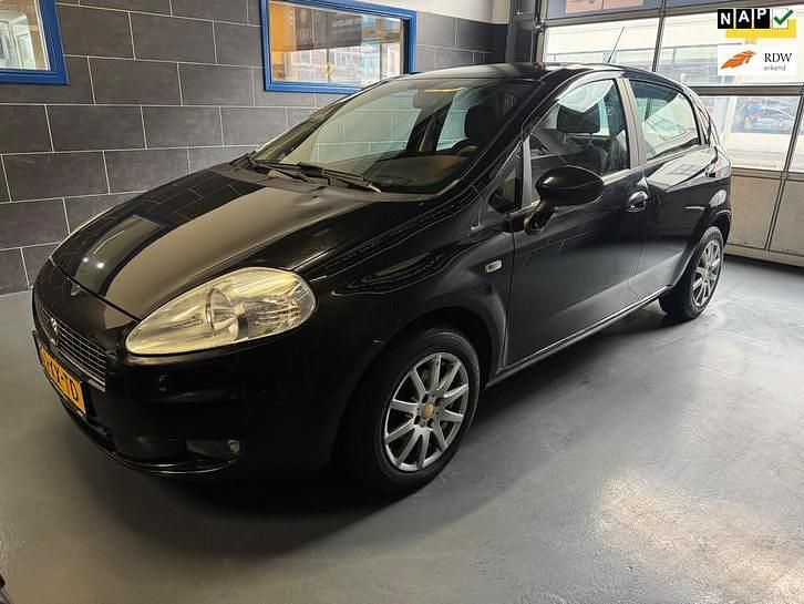 Zwart Occasion 2007 Fiat Grande Punto Dynamic Hatchback | € 2.450 (Eerlijke prijs) - Afbeelding 1/4