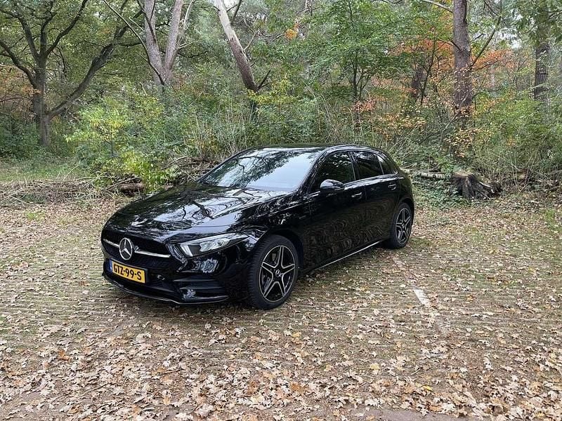 Zwart Gebruikt 2021 Mercedes A250 AMG line Hatchback | € 25.750 (Super prijs) - Afbeelding 1/4