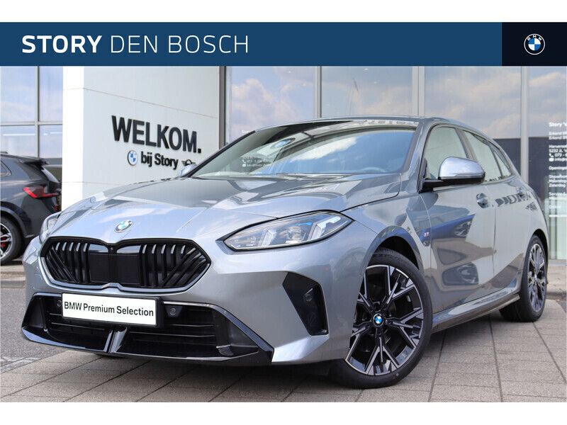 Grijs Gebruikt 2024 BMW 120 Comfort Edition Hatchback | € 40.450 (Super prijs) - Afbeelding 1/4