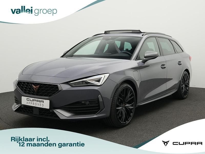 Grijs Gebruikt 2024 Cupra Leon VZ Stationwagen | € 38.900 (Duur) - Afbeelding 1/4