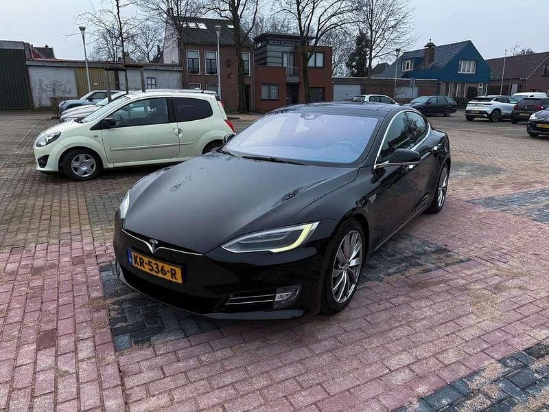 Zwart Occasion 2016 Tesla Model S Hatchback | € 17.500 (Iets duurder) - Afbeelding 1/4