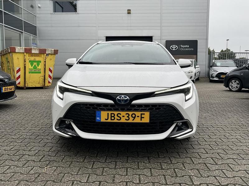 Occasion Toyota Corolla Hybrid Premium 2024 Wit Stationwagen